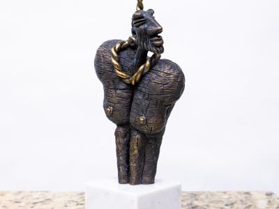  Slučka - foto 2,  bronz, mramor, žula, výška 40 cm, 2010, cena 3 400 EUR 